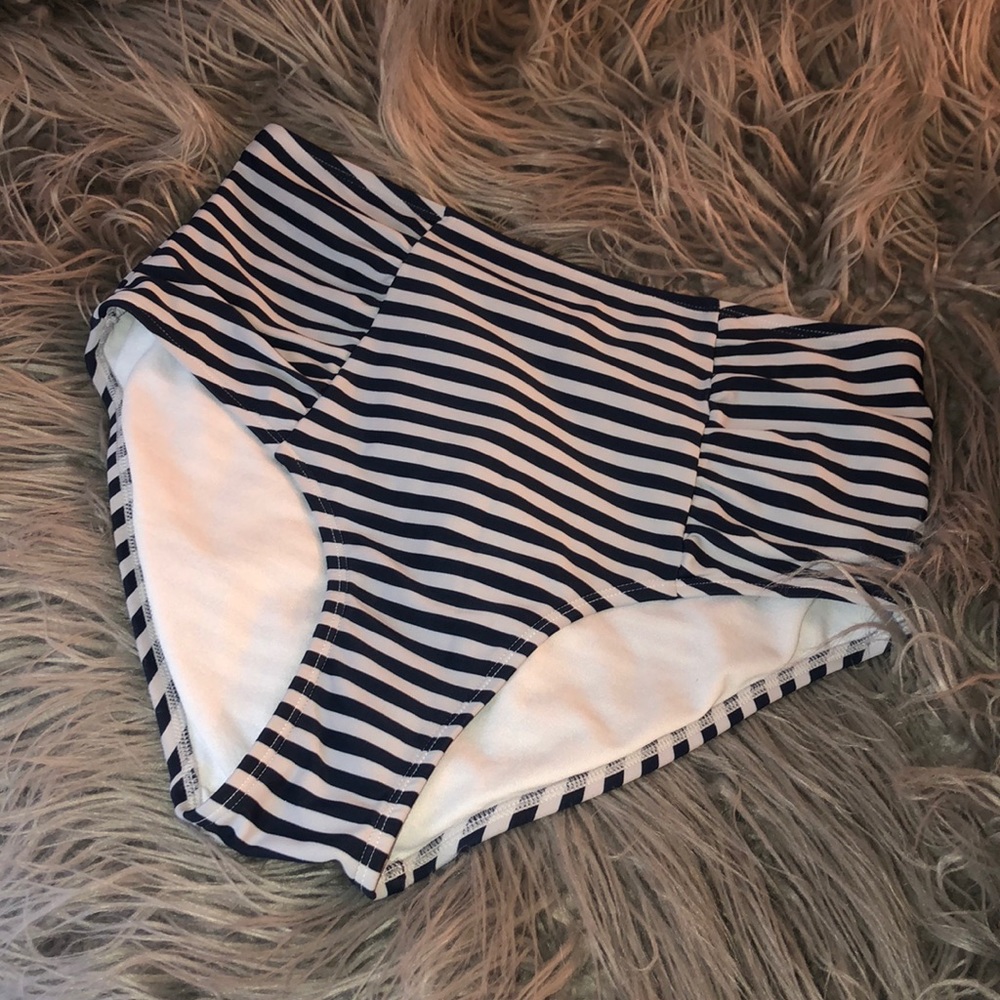 🚨FREE w/ 2+ BUNDLE🤗 OldNavy HighWaist Swimwear